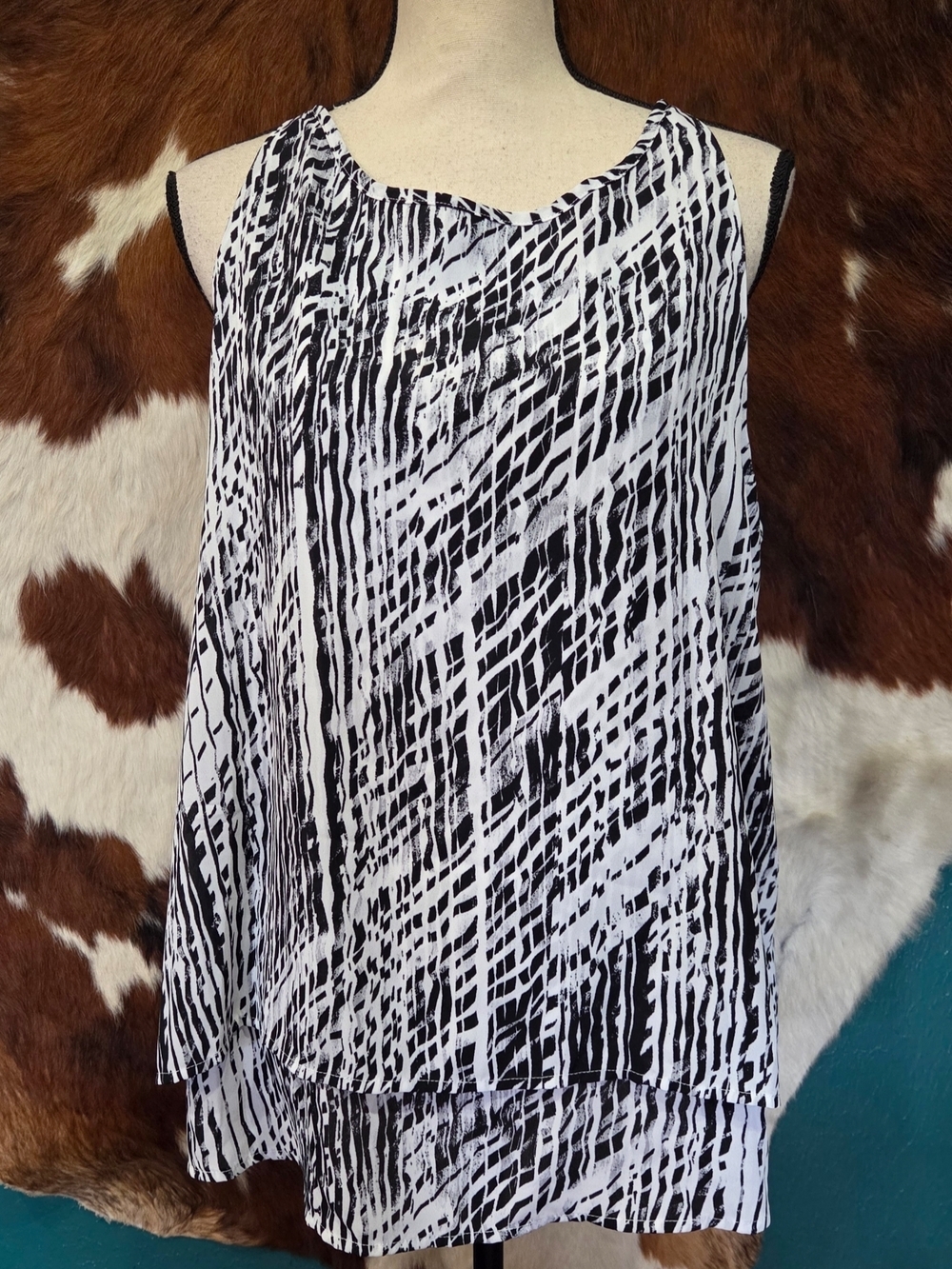Zac & Rachel Black and White Abstract Print Sleeveless Top